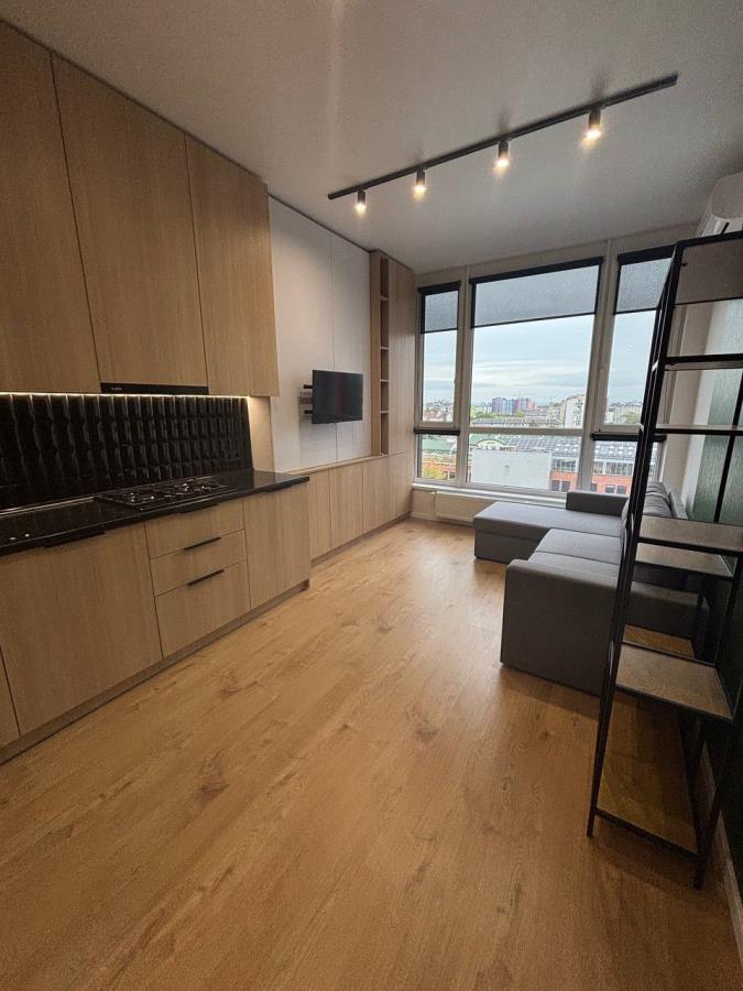 вулиця Євгена Коновальця, Івано-Франківськ, Івано-Франківська область, Україна