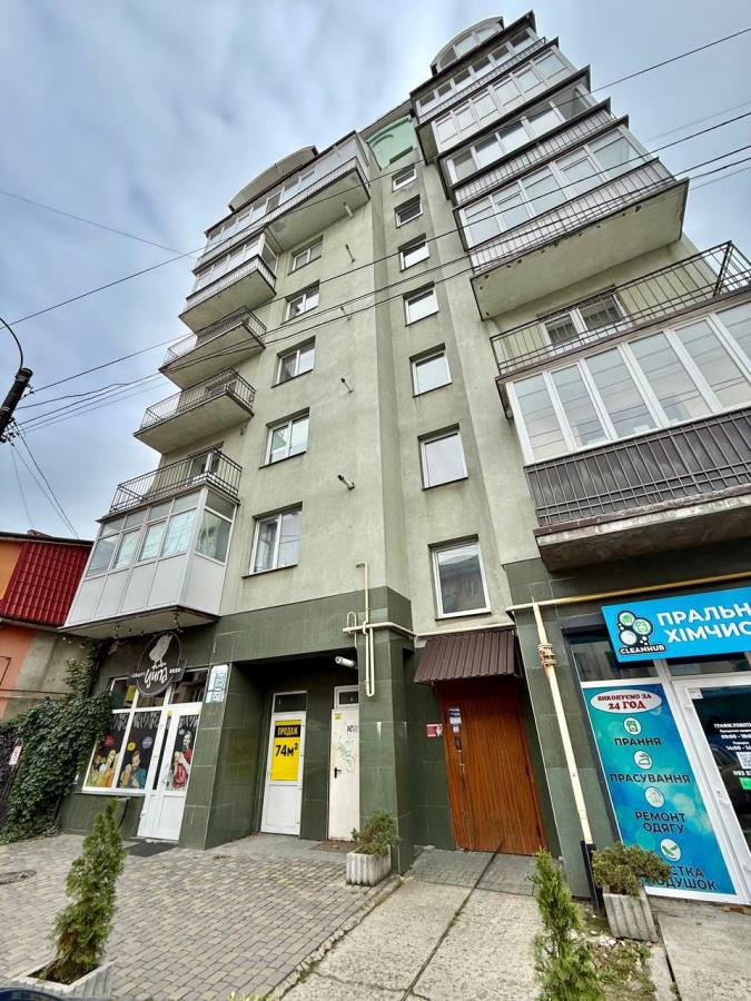 вулиця Степана Бандери 37, Івано-Франківськ, Івано-Франківська область, Україна