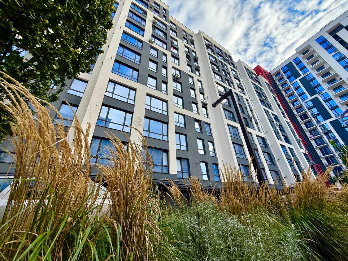 вулиця Євгена Коновальця, Івано-Франківськ, Івано-Франківська область, Україна